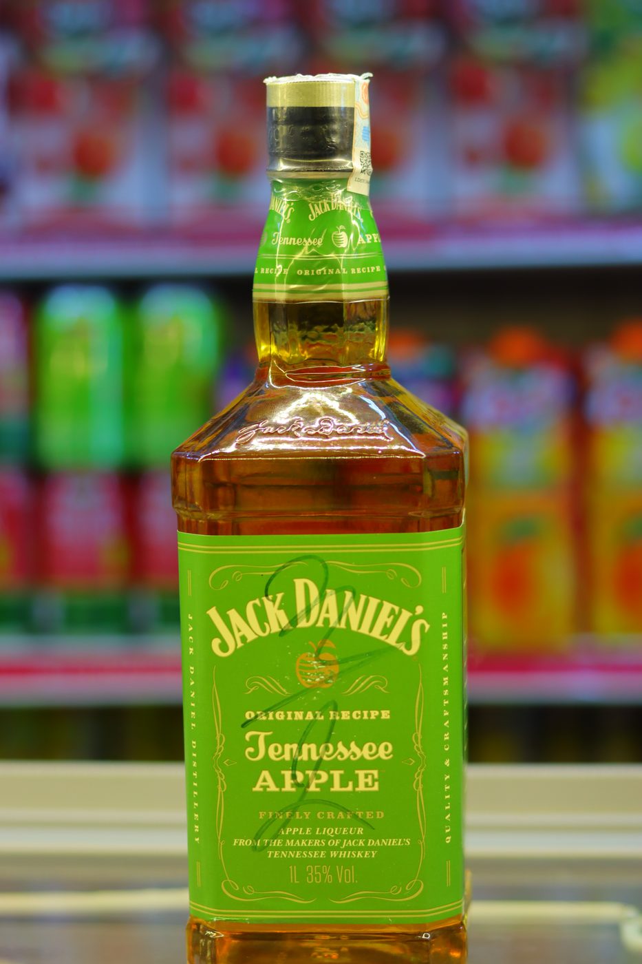 JACK DANIELS APPLE 1LTR MRP-8300/-