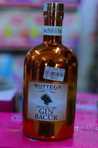 BOTTEGA BACUR DISTILLED DRY GIN 40% 700ML MRP-7900/-